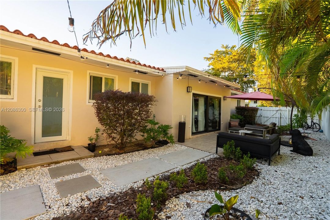 For Sale: $1,079,000 (3 beds, 2 baths, 1547 Square Feet)
