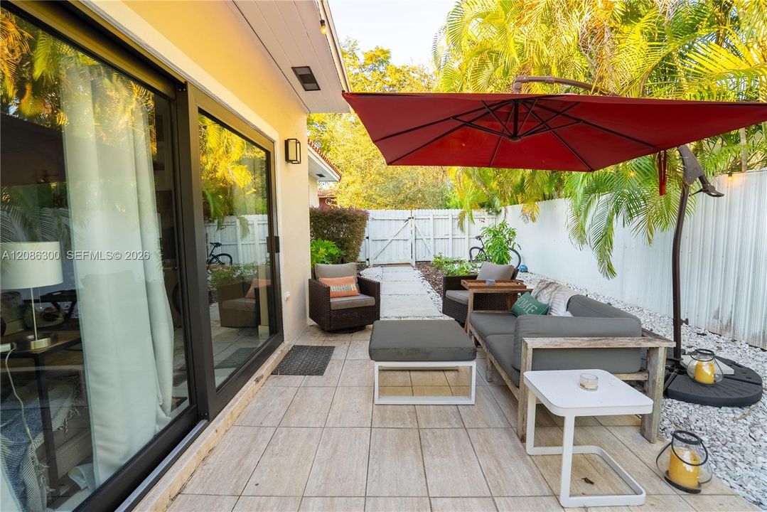 For Sale: $1,079,000 (3 beds, 2 baths, 1547 Square Feet)