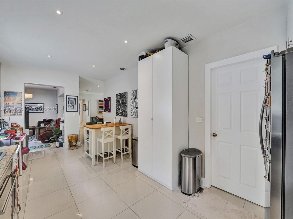 For Sale: $1,079,000 (3 beds, 2 baths, 1547 Square Feet)