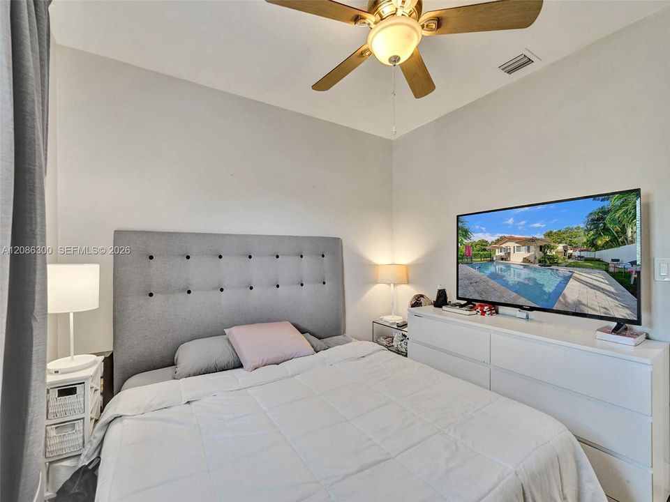 For Sale: $1,079,000 (3 beds, 2 baths, 1547 Square Feet)