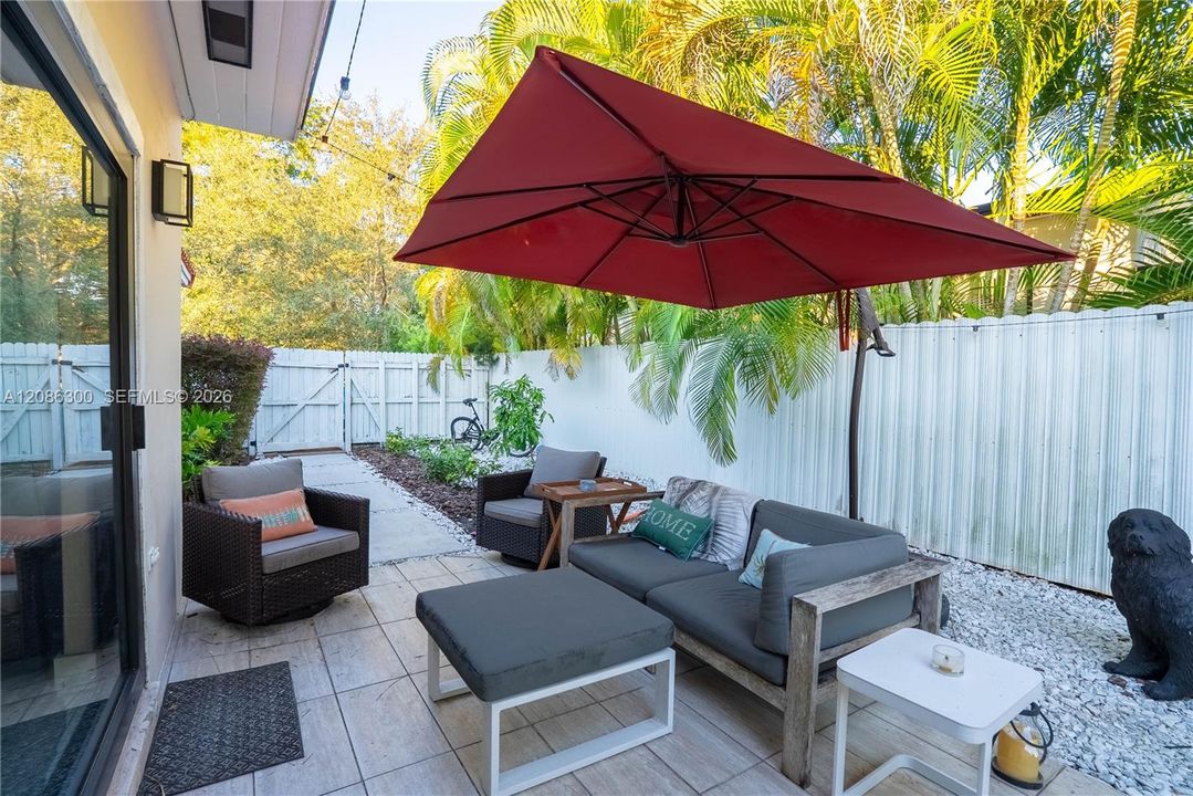 For Sale: $1,079,000 (3 beds, 2 baths, 1547 Square Feet)