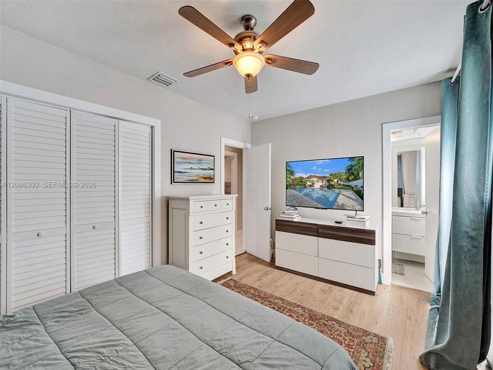For Sale: $1,079,000 (3 beds, 2 baths, 1547 Square Feet)