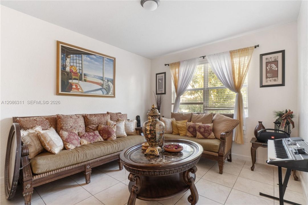 В аренду: $3,500 (5 спален, 3 ванн, 2514 Квадратных фут)