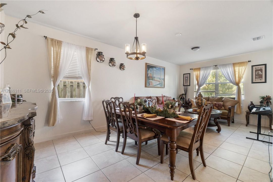 В аренду: $3,500 (5 спален, 3 ванн, 2514 Квадратных фут)