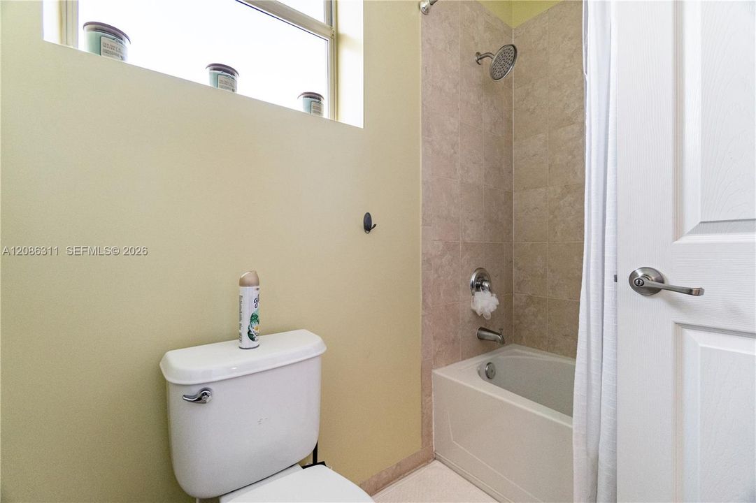 В аренду: $3,500 (5 спален, 3 ванн, 2514 Квадратных фут)