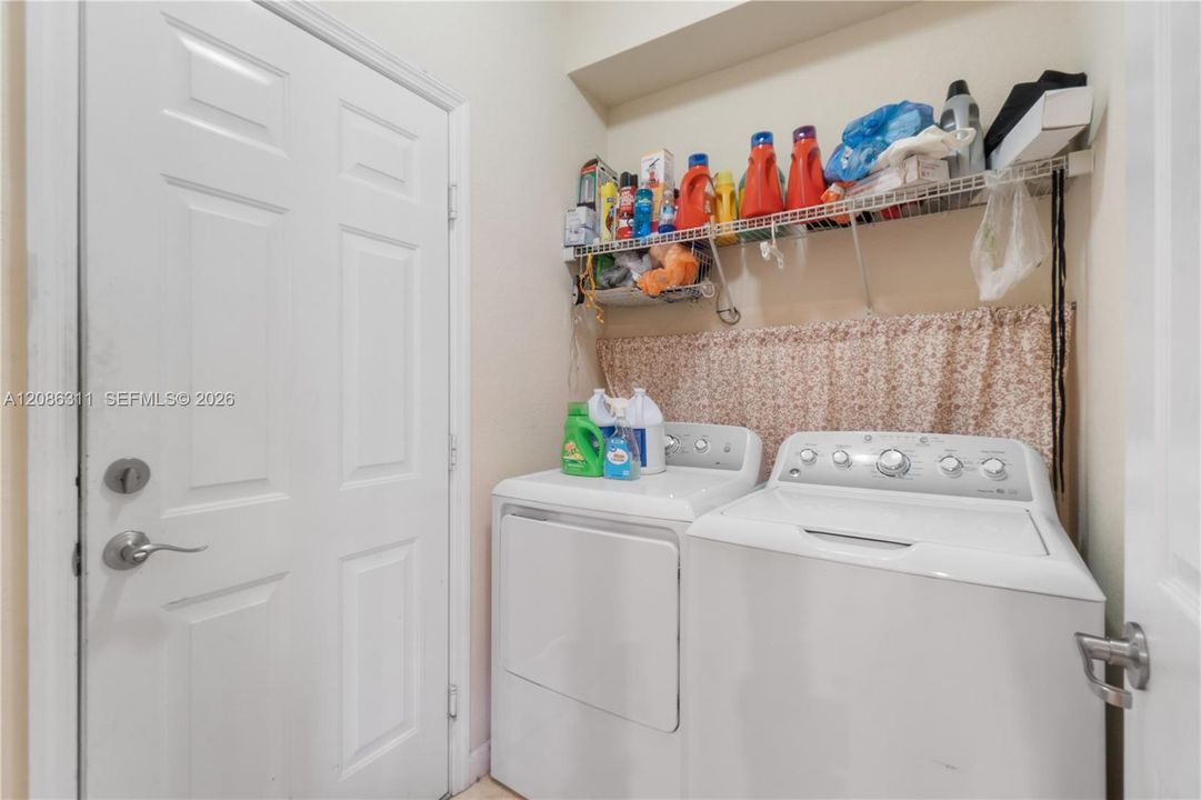 В аренду: $3,500 (5 спален, 3 ванн, 2514 Квадратных фут)