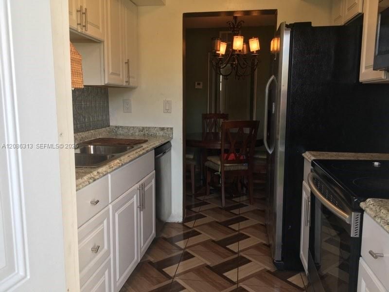 For Sale: $175,000 (1 beds, 1 baths, 644 Square Feet)