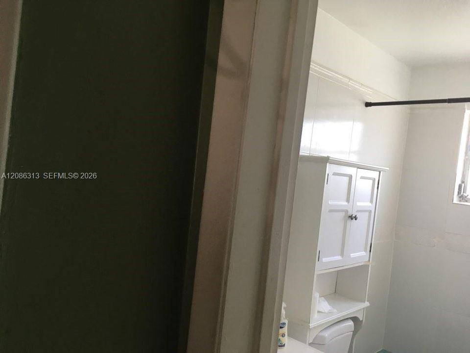 For Sale: $175,000 (1 beds, 1 baths, 644 Square Feet)