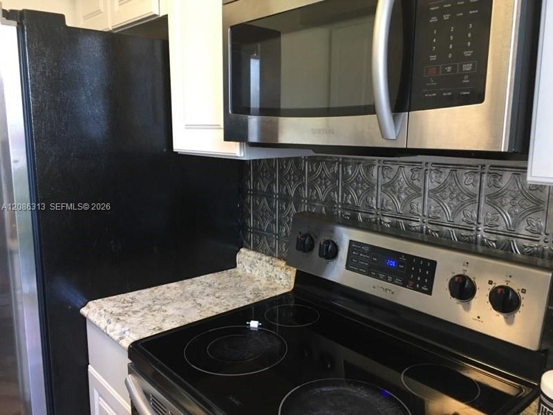 For Sale: $175,000 (1 beds, 1 baths, 644 Square Feet)