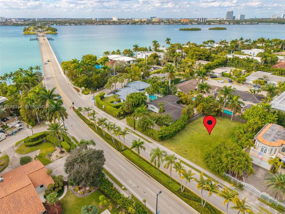 待售: $2,500,000 (0.25 acres)