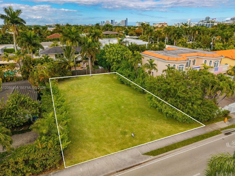 待售: $2,500,000 (0.25 acres)
