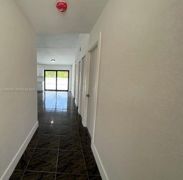 For Rent: $2,300 (2 beds, 2 baths, 998 Square Feet)