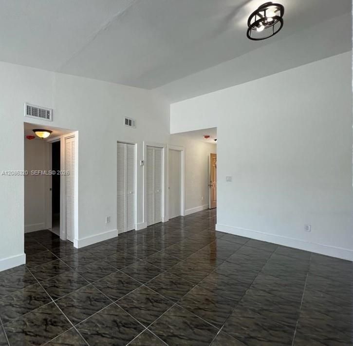 For Rent: $2,300 (2 beds, 2 baths, 998 Square Feet)