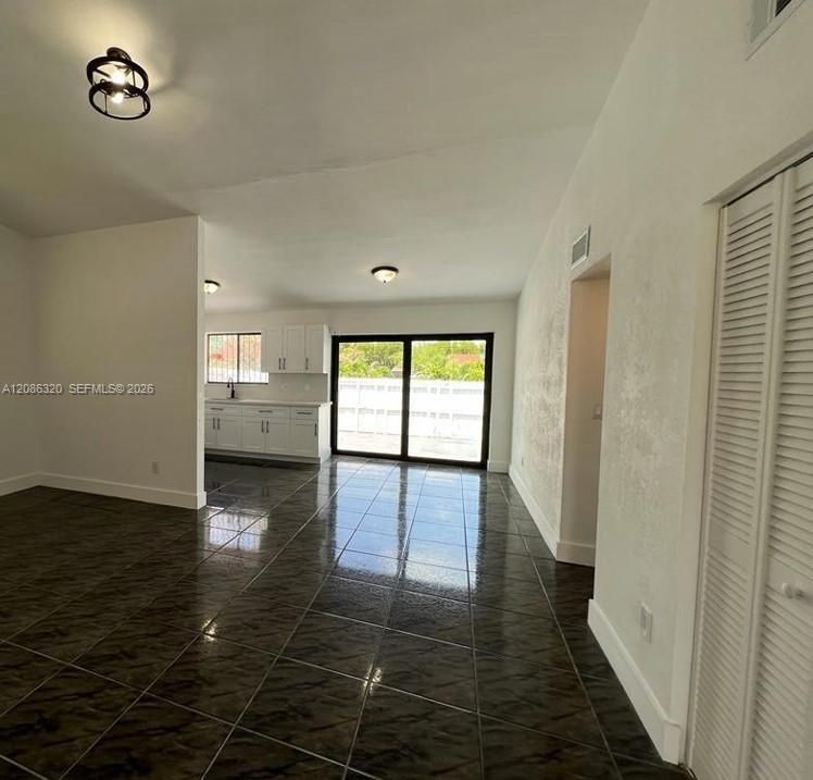 For Rent: $2,300 (2 beds, 2 baths, 998 Square Feet)