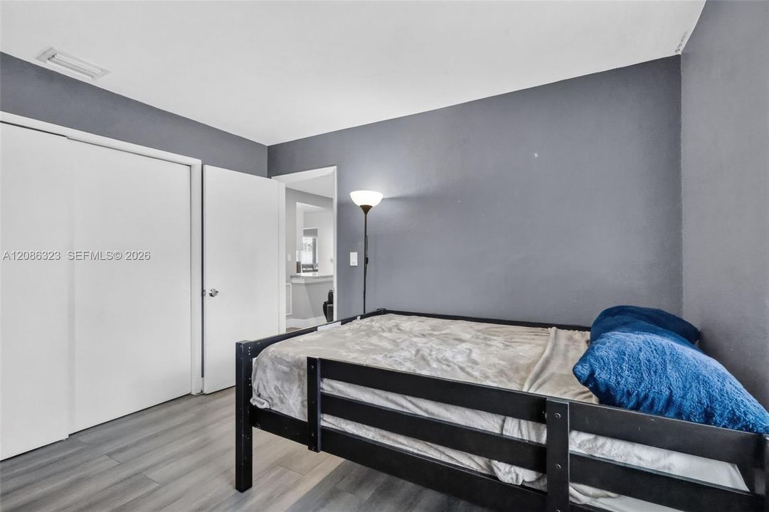 For Sale: $499,900 (3 beds, 2 baths, 1250 Square Feet)
