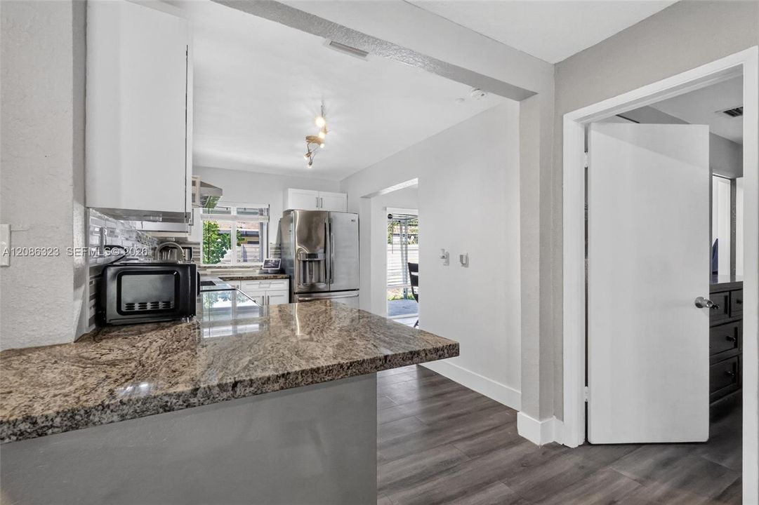 For Sale: $499,900 (3 beds, 2 baths, 1250 Square Feet)