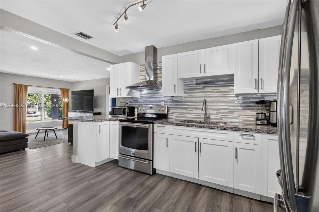 For Sale: $499,900 (3 beds, 2 baths, 1250 Square Feet)