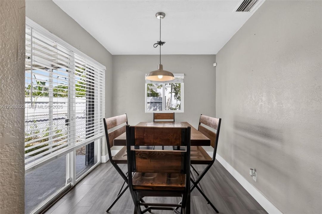 For Sale: $499,900 (3 beds, 2 baths, 1250 Square Feet)