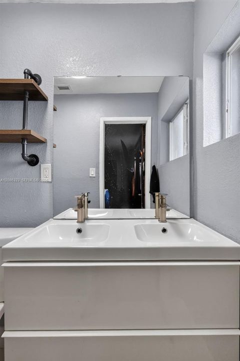 For Sale: $499,900 (3 beds, 2 baths, 1250 Square Feet)