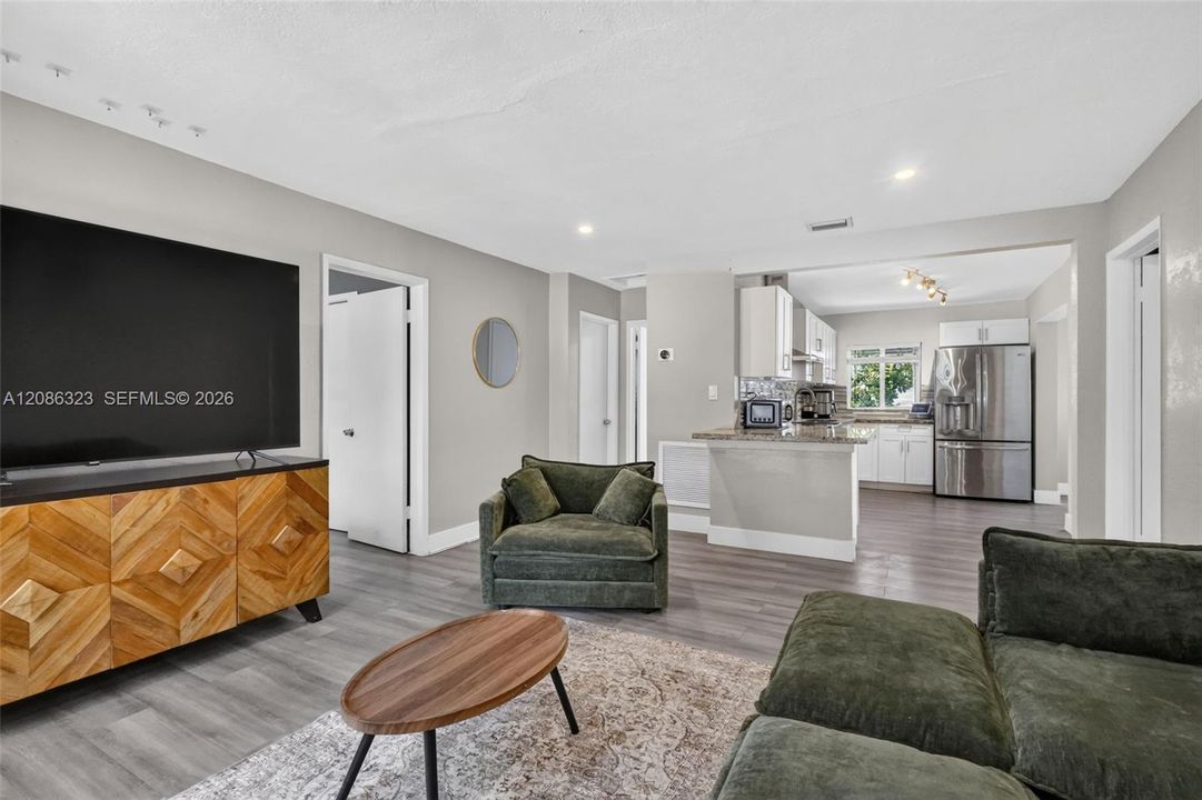 For Sale: $499,900 (3 beds, 2 baths, 1250 Square Feet)