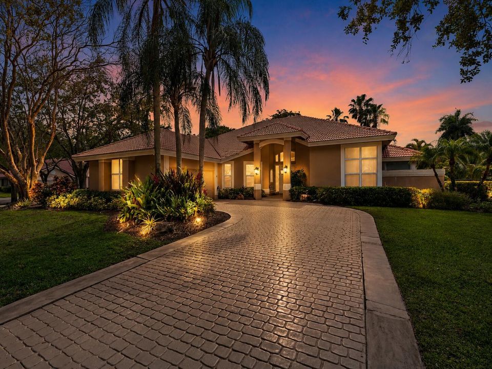 1207 Manor Drive