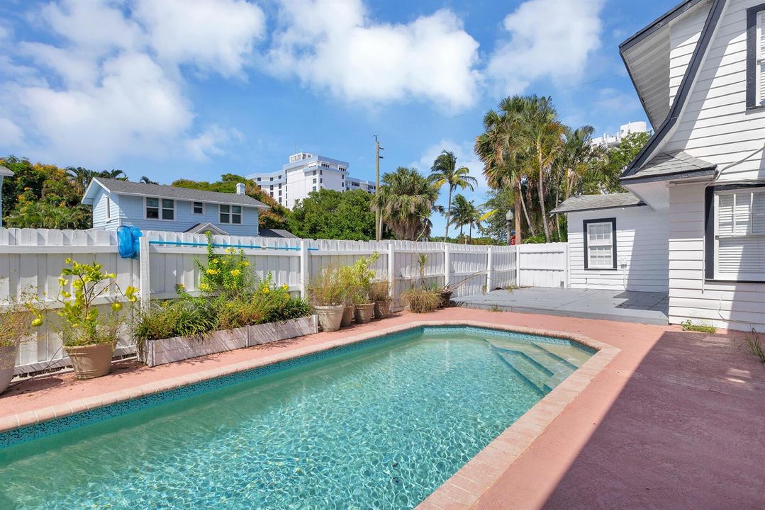 Pool & Deck