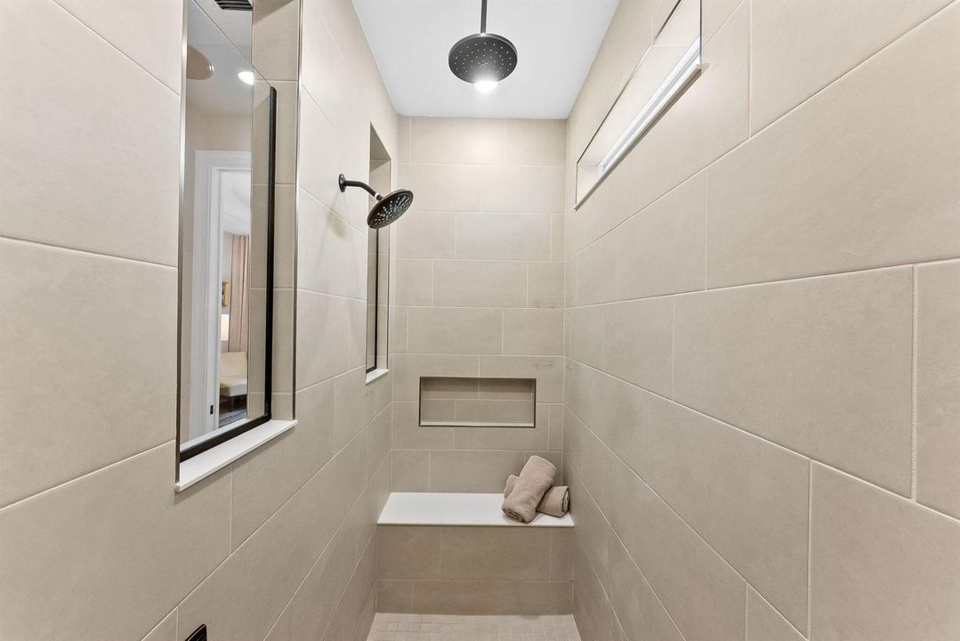 Master bathroom 3
