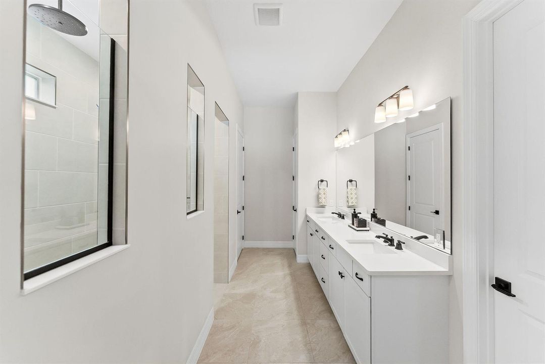 Master bathroom 2