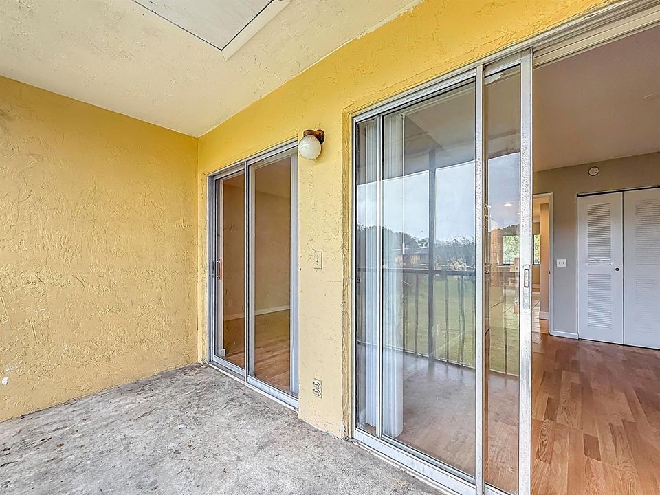 719 Meadows Circle-28
