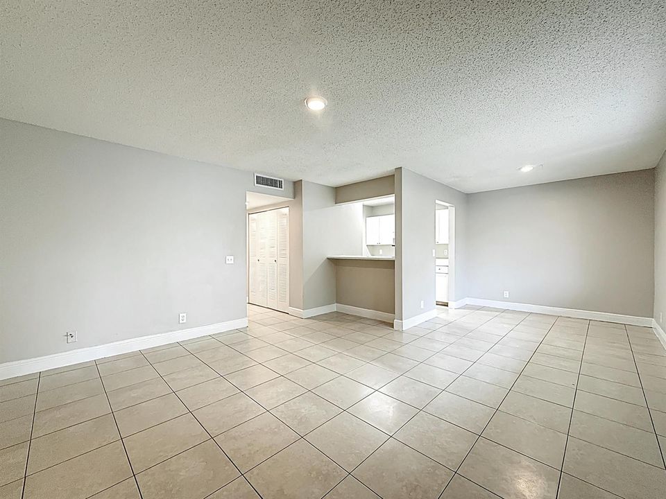 719 Meadows Circle-7