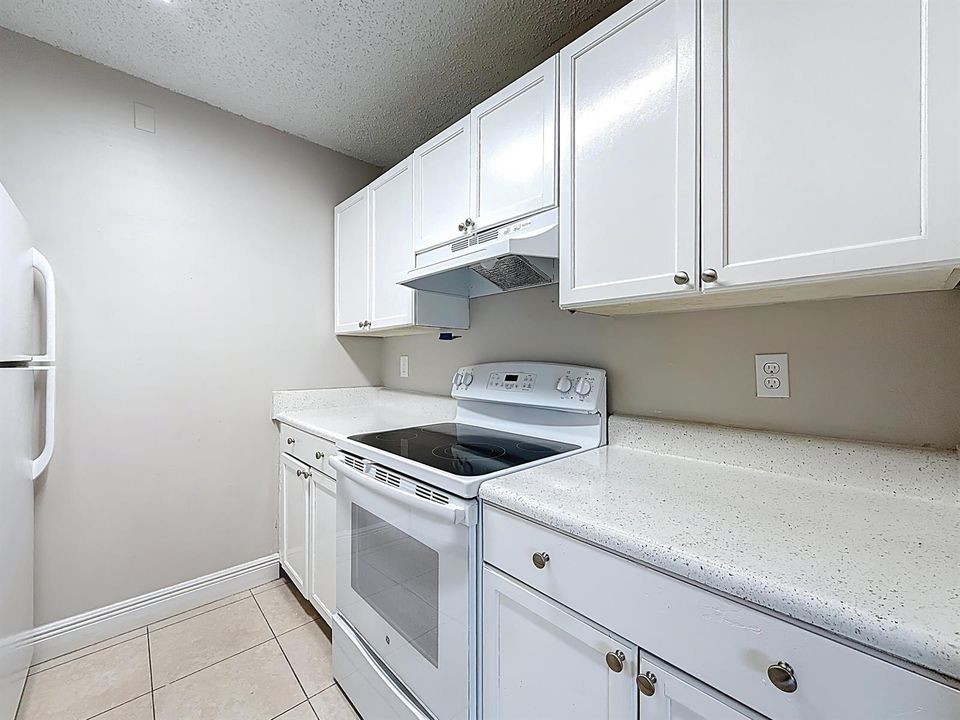 719 Meadows Circle-15