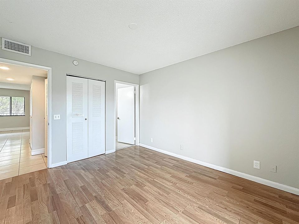 719 Meadows Circle-24