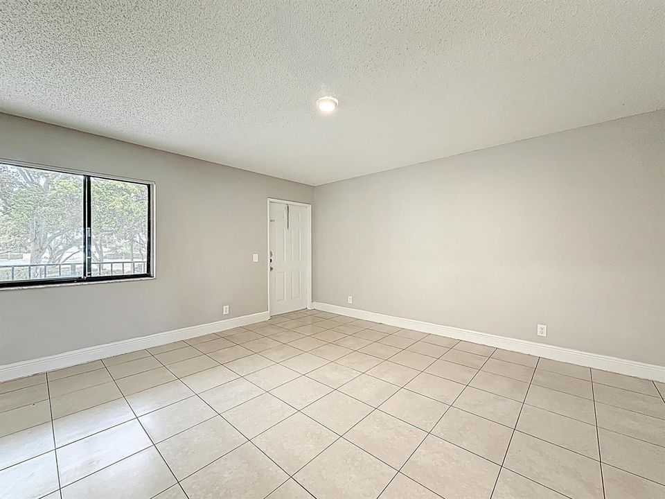 719 Meadows Circle-9