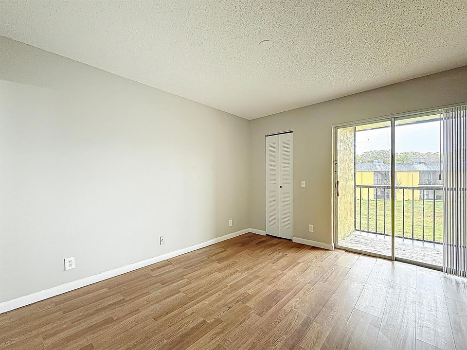 719 Meadows Circle-23