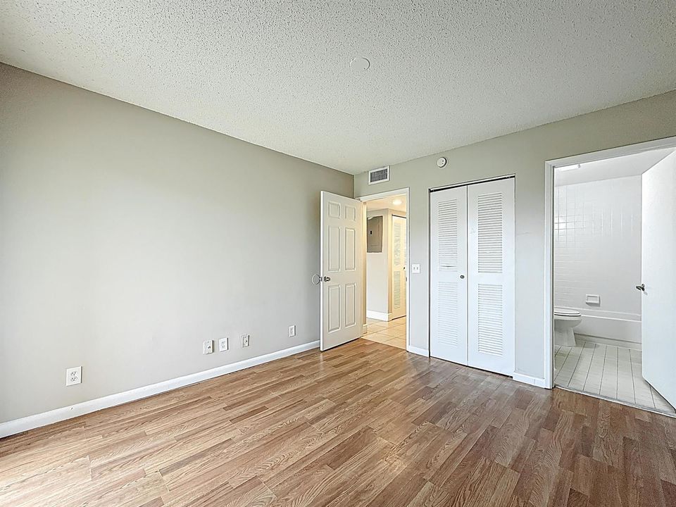 719 Meadows Circle-25