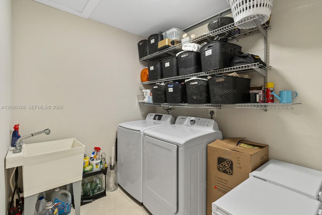 For Rent: $25,000 (4 beds, 3 baths, 3000 Square Feet)