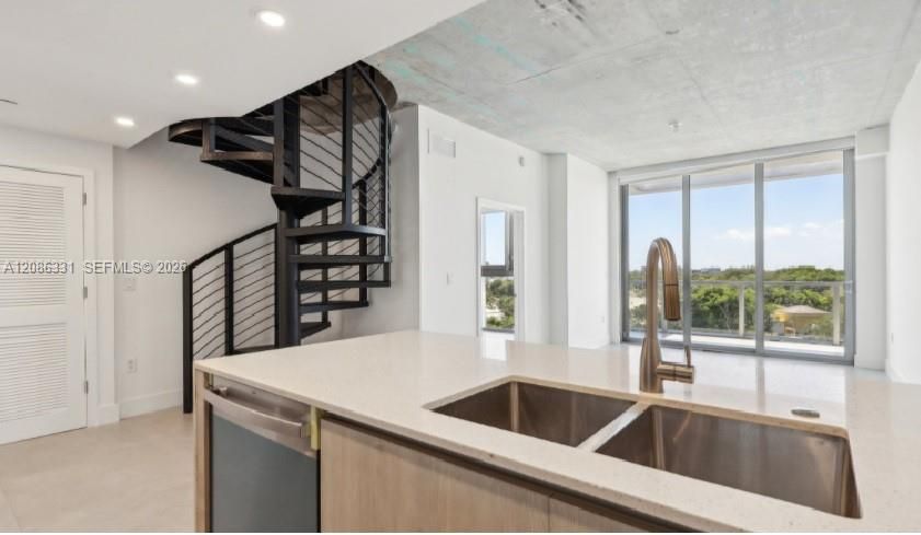 For Rent: $3,350 (2 beds, 2 baths, 1097 Square Feet)