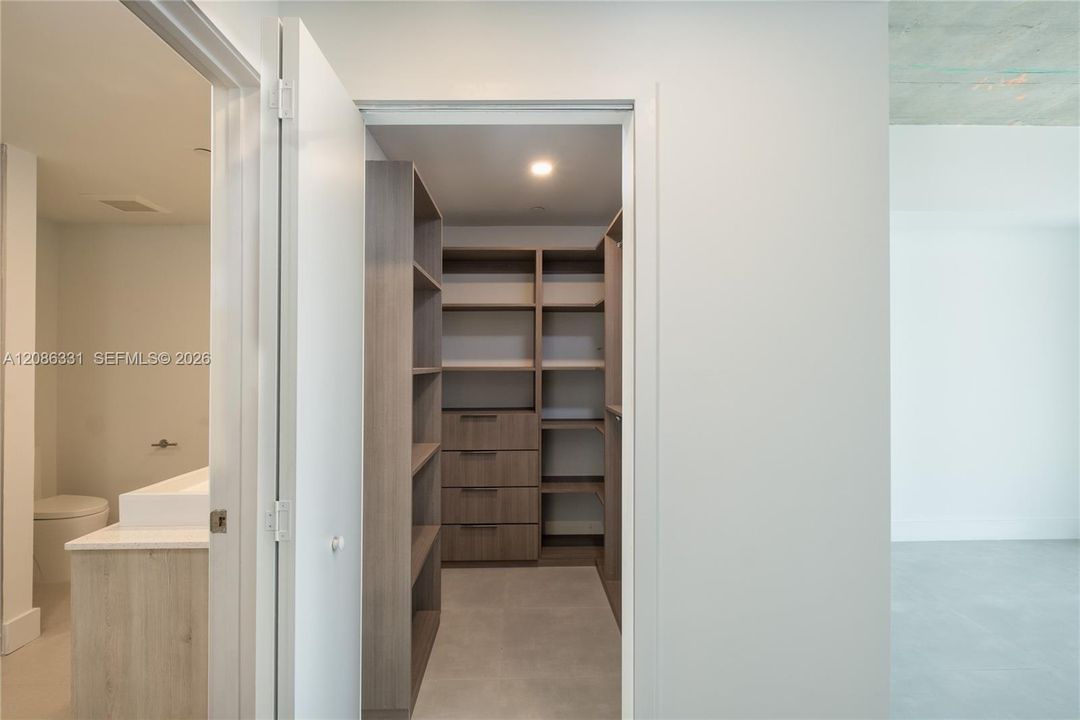 For Rent: $3,350 (2 beds, 2 baths, 1097 Square Feet)