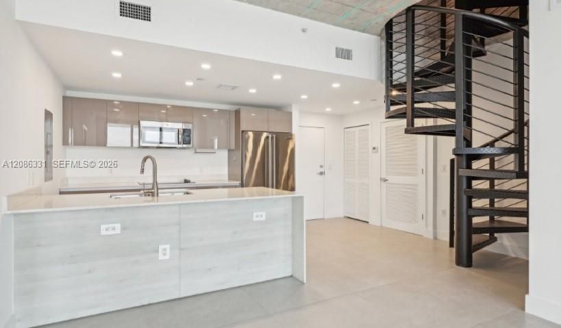 For Rent: $3,350 (2 beds, 2 baths, 1097 Square Feet)