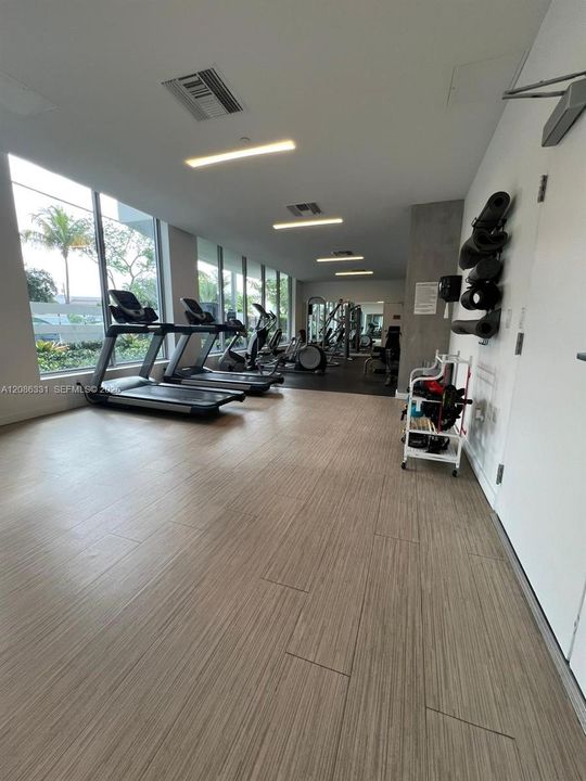 For Rent: $3,350 (2 beds, 2 baths, 1097 Square Feet)
