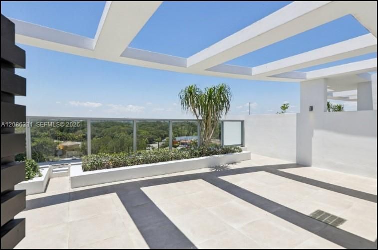 For Rent: $3,350 (2 beds, 2 baths, 1097 Square Feet)