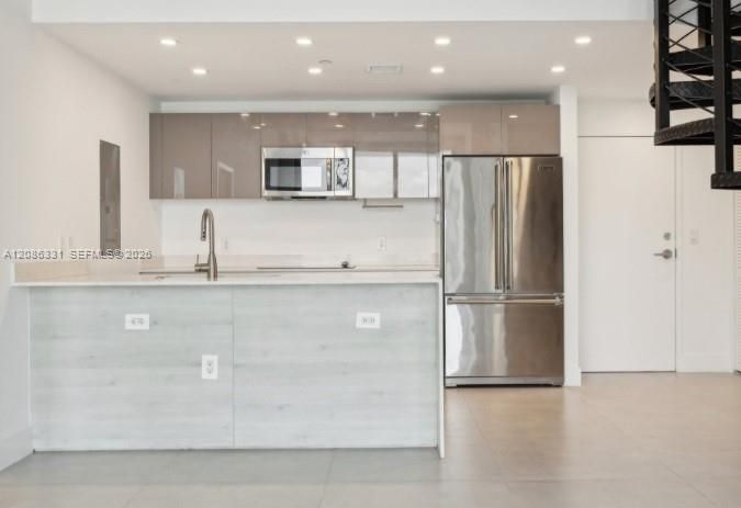 For Rent: $3,350 (2 beds, 2 baths, 1097 Square Feet)