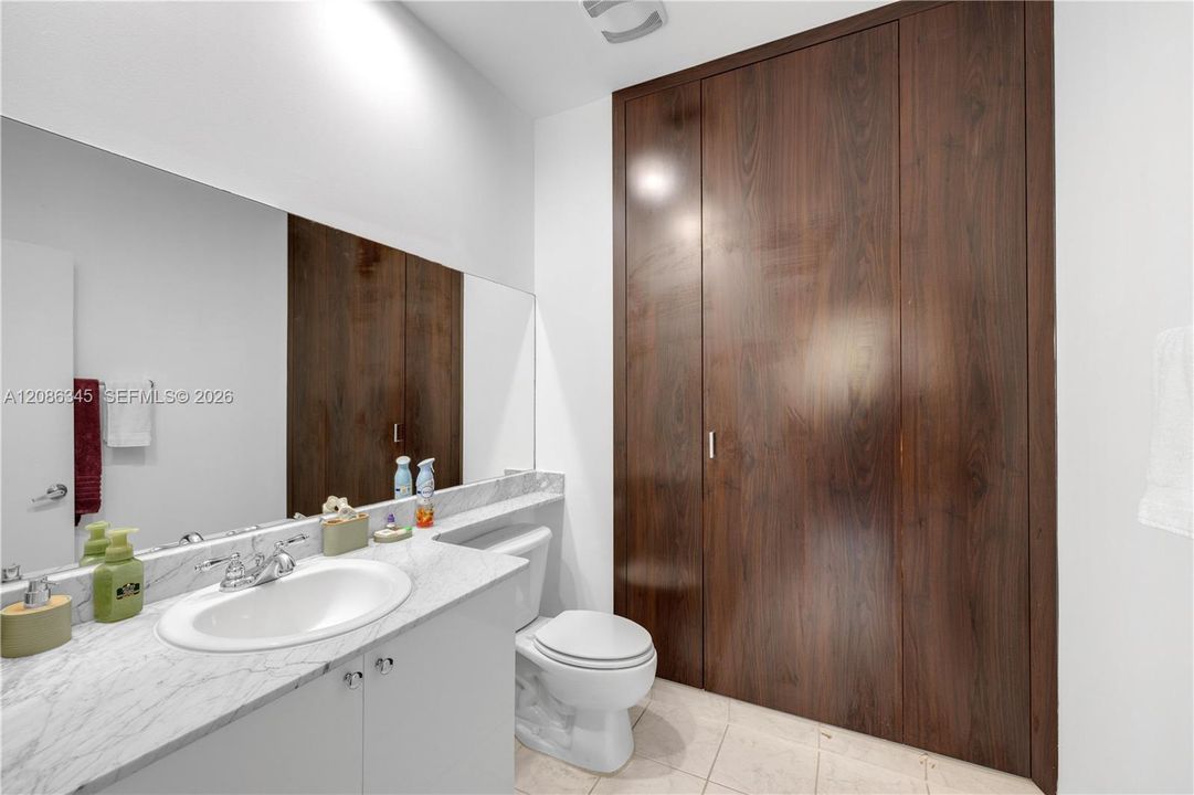 For Sale: $419,000 (2 beds, 2 baths, 1070 Square Feet)