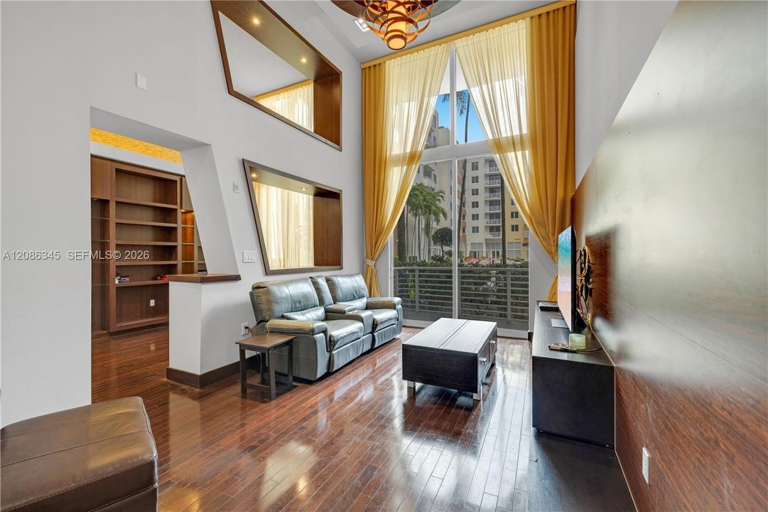 For Sale: $419,000 (2 beds, 2 baths, 1070 Square Feet)
