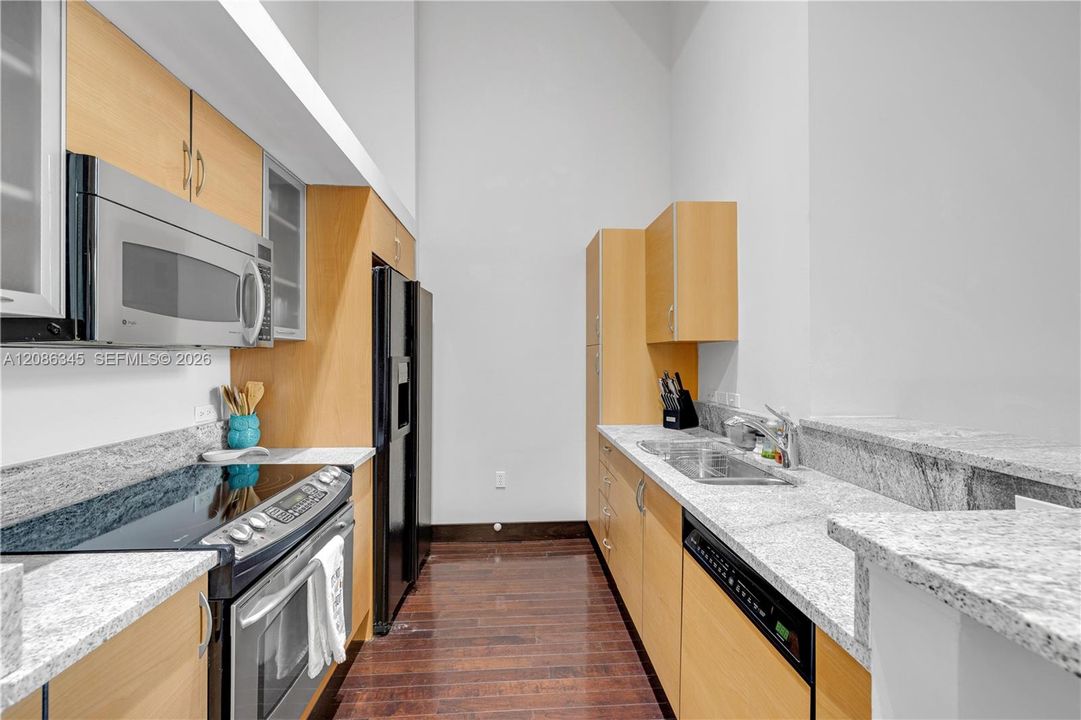 For Sale: $419,000 (2 beds, 2 baths, 1070 Square Feet)