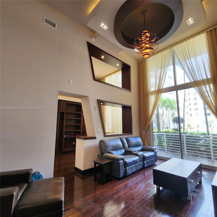 For Sale: $419,000 (2 beds, 2 baths, 1070 Square Feet)