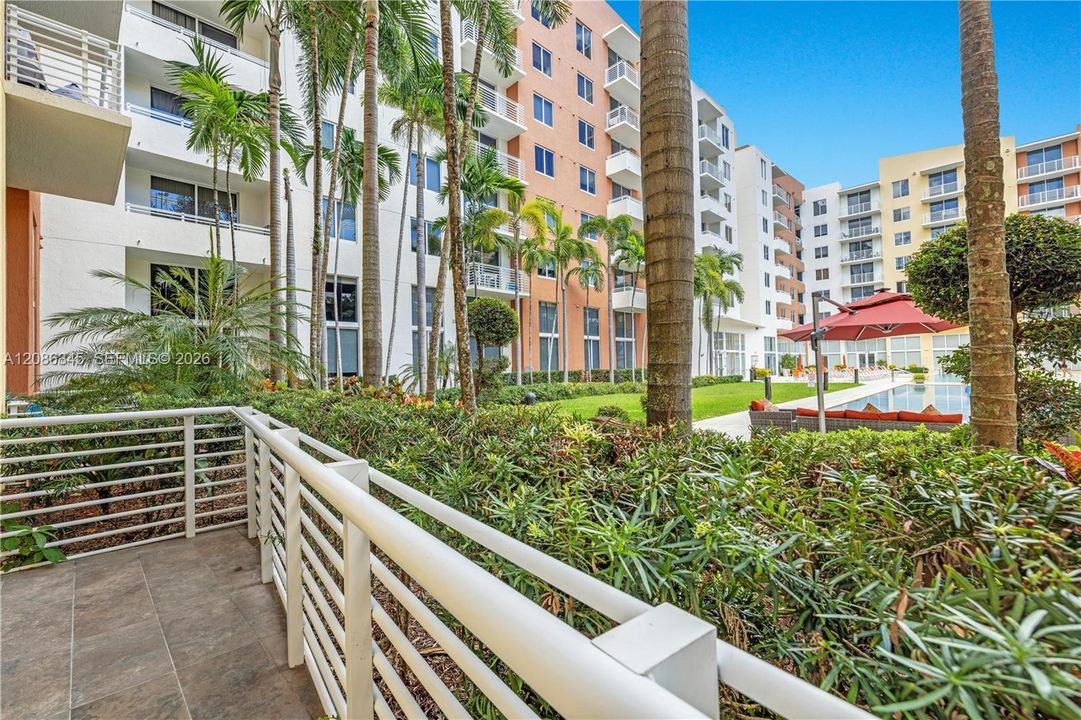 For Sale: $419,000 (2 beds, 2 baths, 1070 Square Feet)