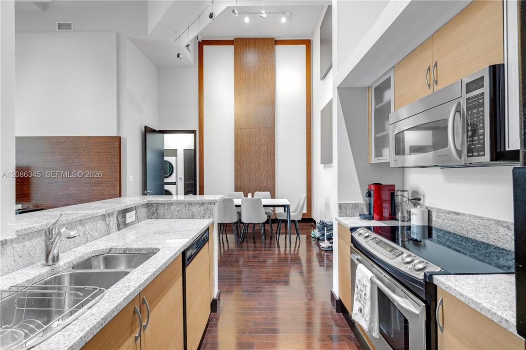 For Sale: $419,000 (2 beds, 2 baths, 1070 Square Feet)