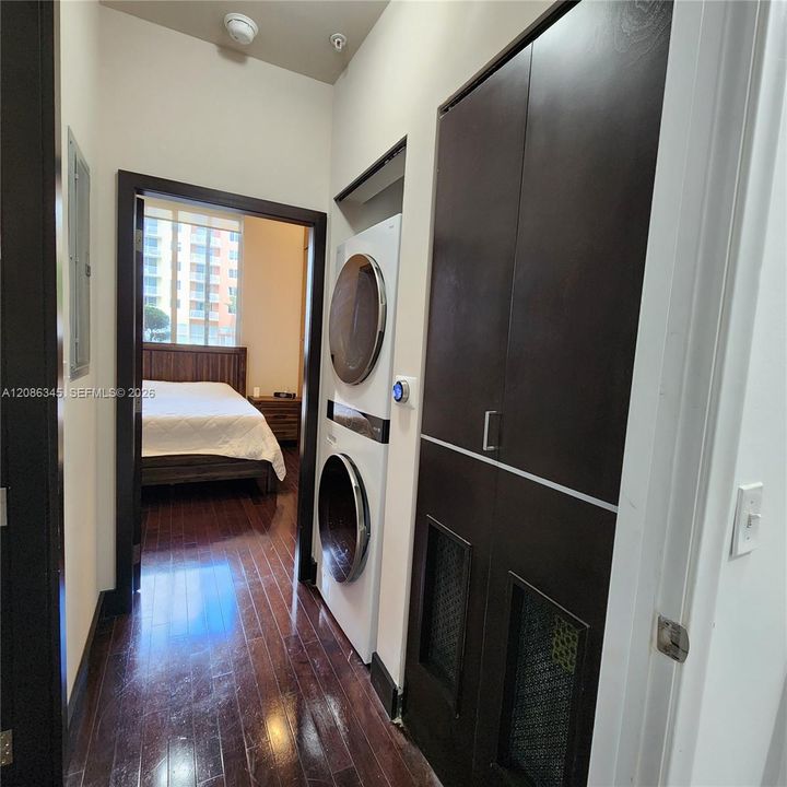 For Sale: $419,000 (2 beds, 2 baths, 1070 Square Feet)