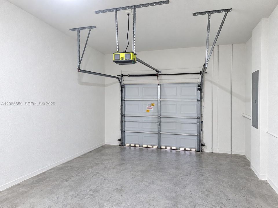 合同活跃: $275,000 (3 贝兹, 2 浴室, 1790 平方英尺)